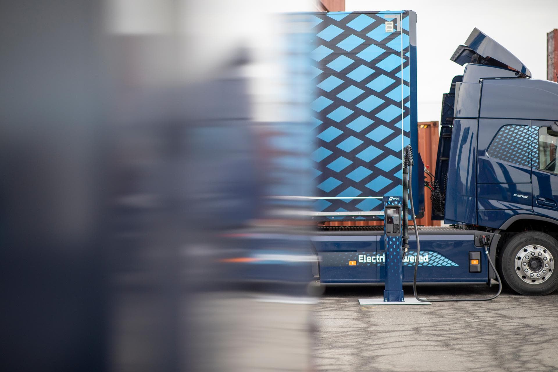 e-truck, electric truck, charging stand